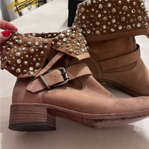 Ankle boots with studded flaps. - Picture 5 of 14